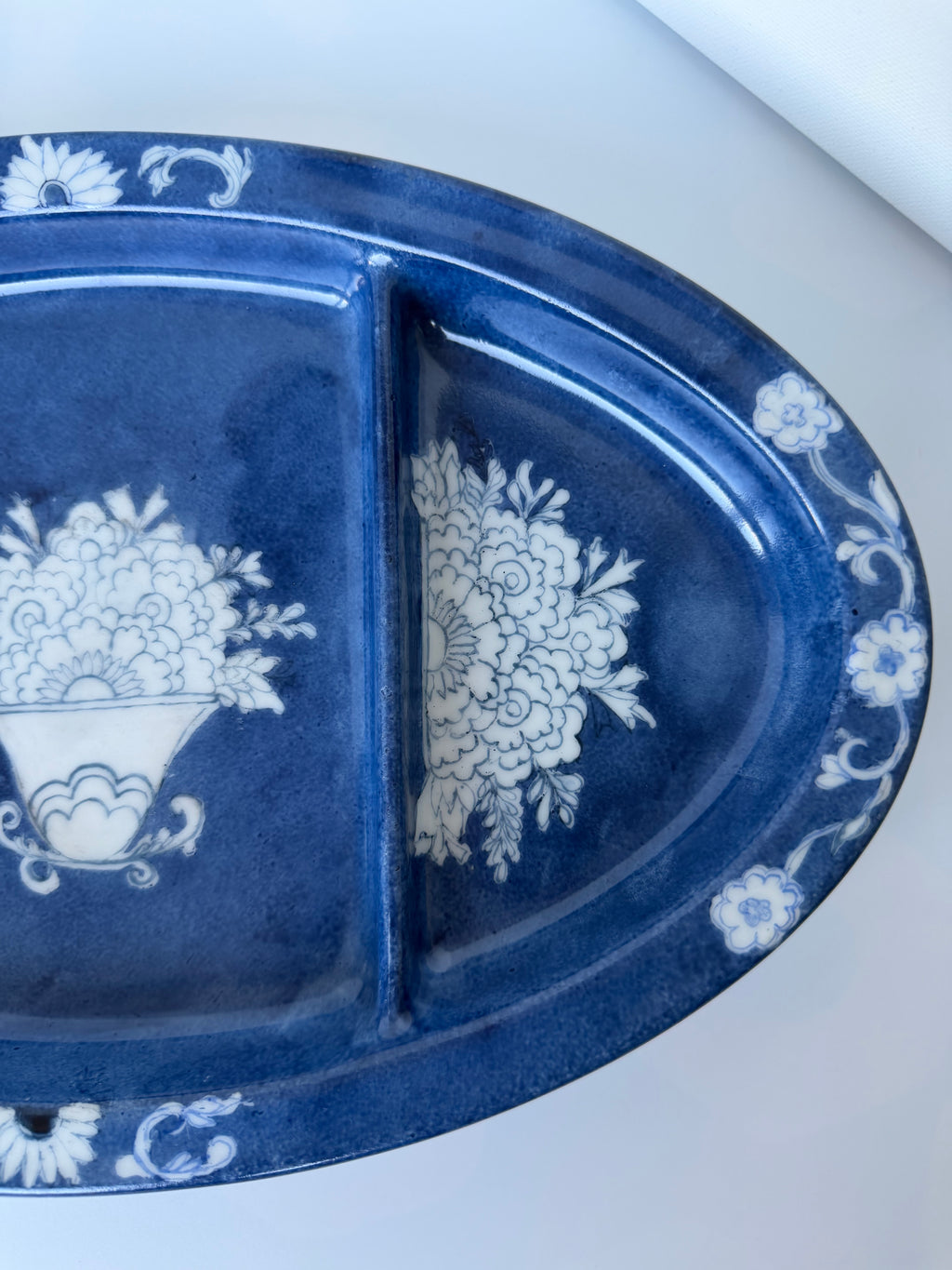 Vintage Schönwald hors d'oeuvre dish, German porcelain from the 1920s, entirely hand-painted in cobalt blue by L. Poussart.