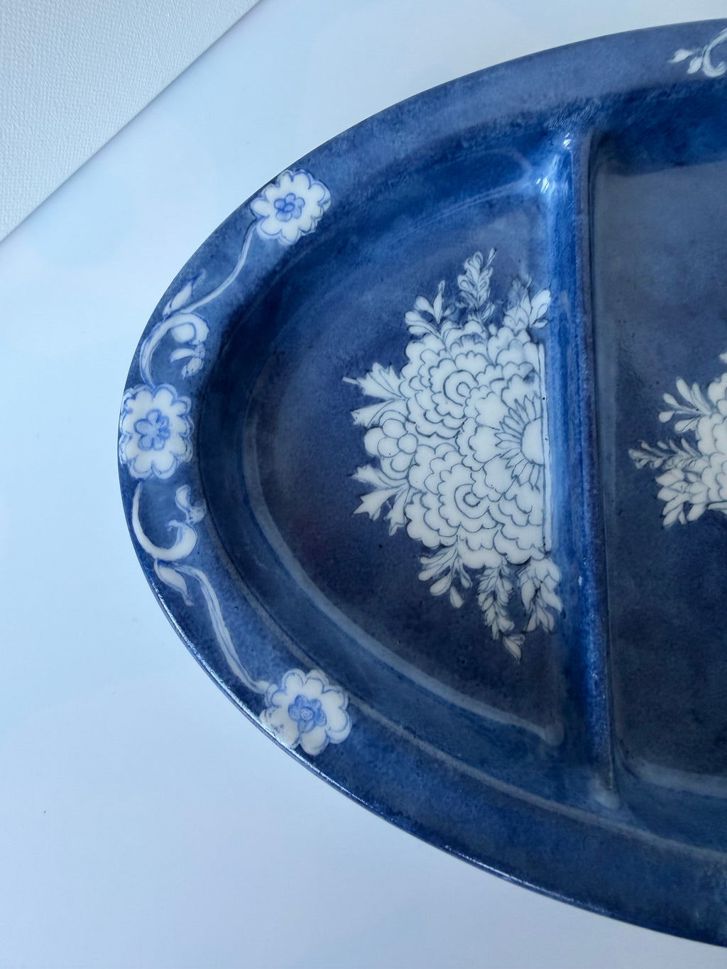 Vintage Schönwald hors d'oeuvre dish, German porcelain from the 1920s, entirely hand-painted in cobalt blue by L. Poussart.